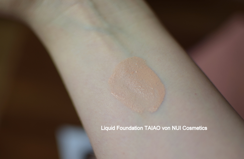 Liquid Foundation von NUI Cosmetics in der Nuance "Taiao"